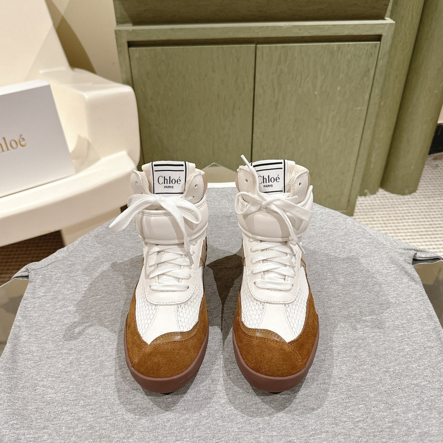 CHLOÉ 26S HIGH-TOP SNEAKERS IN WHITE CALFSKIN AND BROWN SUEDE