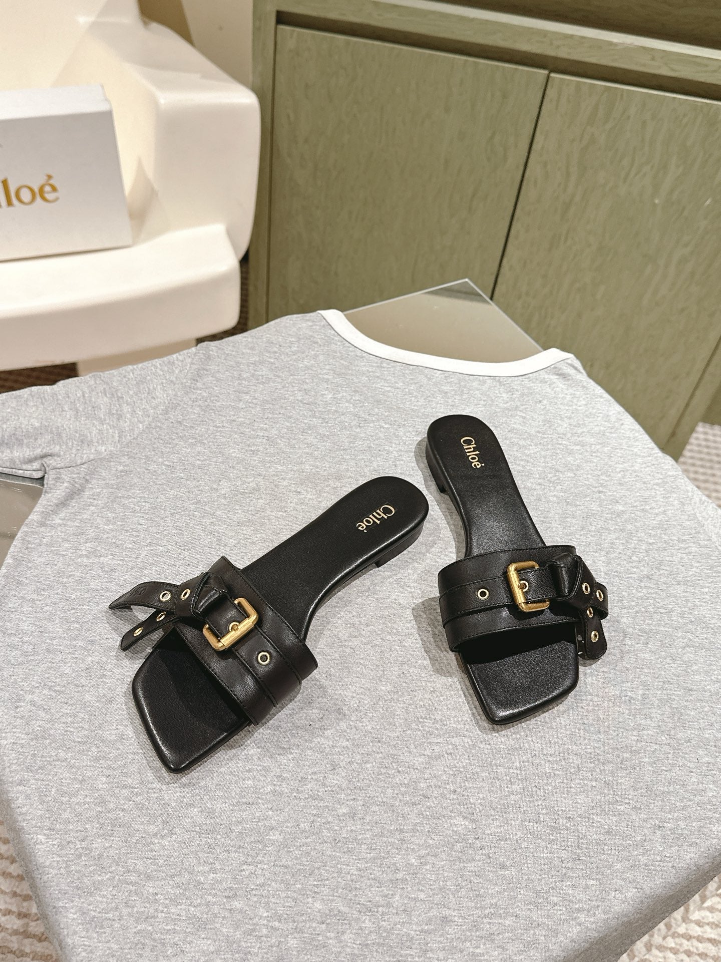 CHLOÉ 26S SLIDE SANDALS IN BLACK LAMBSKIN