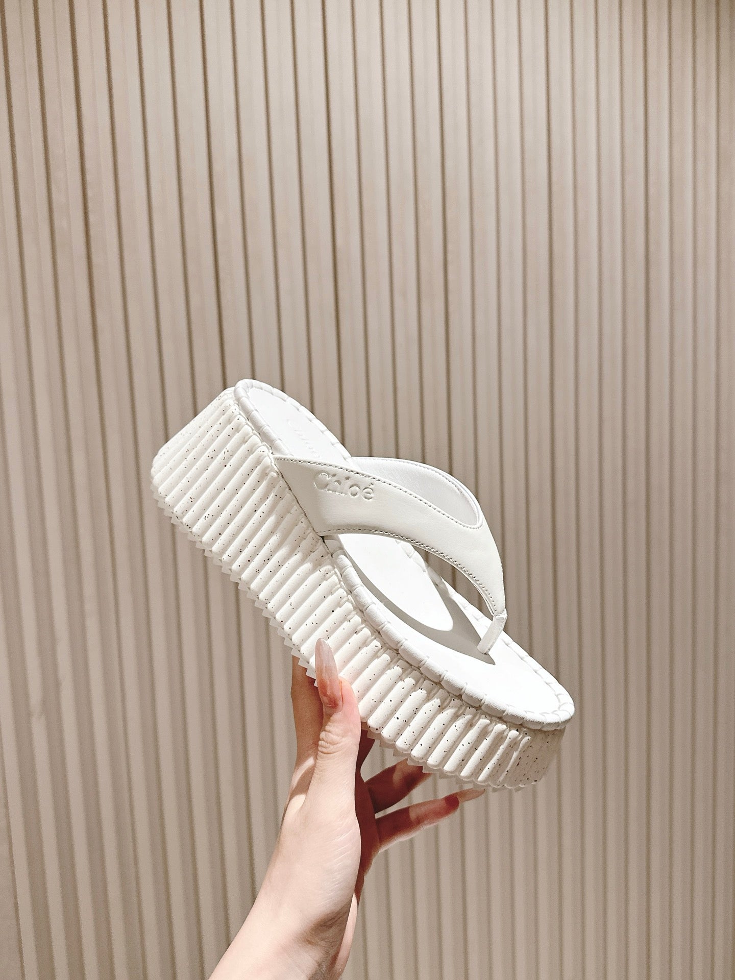 CHLOÉ 26S PLATFORM FLIP-FLOPS IN WHITE LAMBSKIN