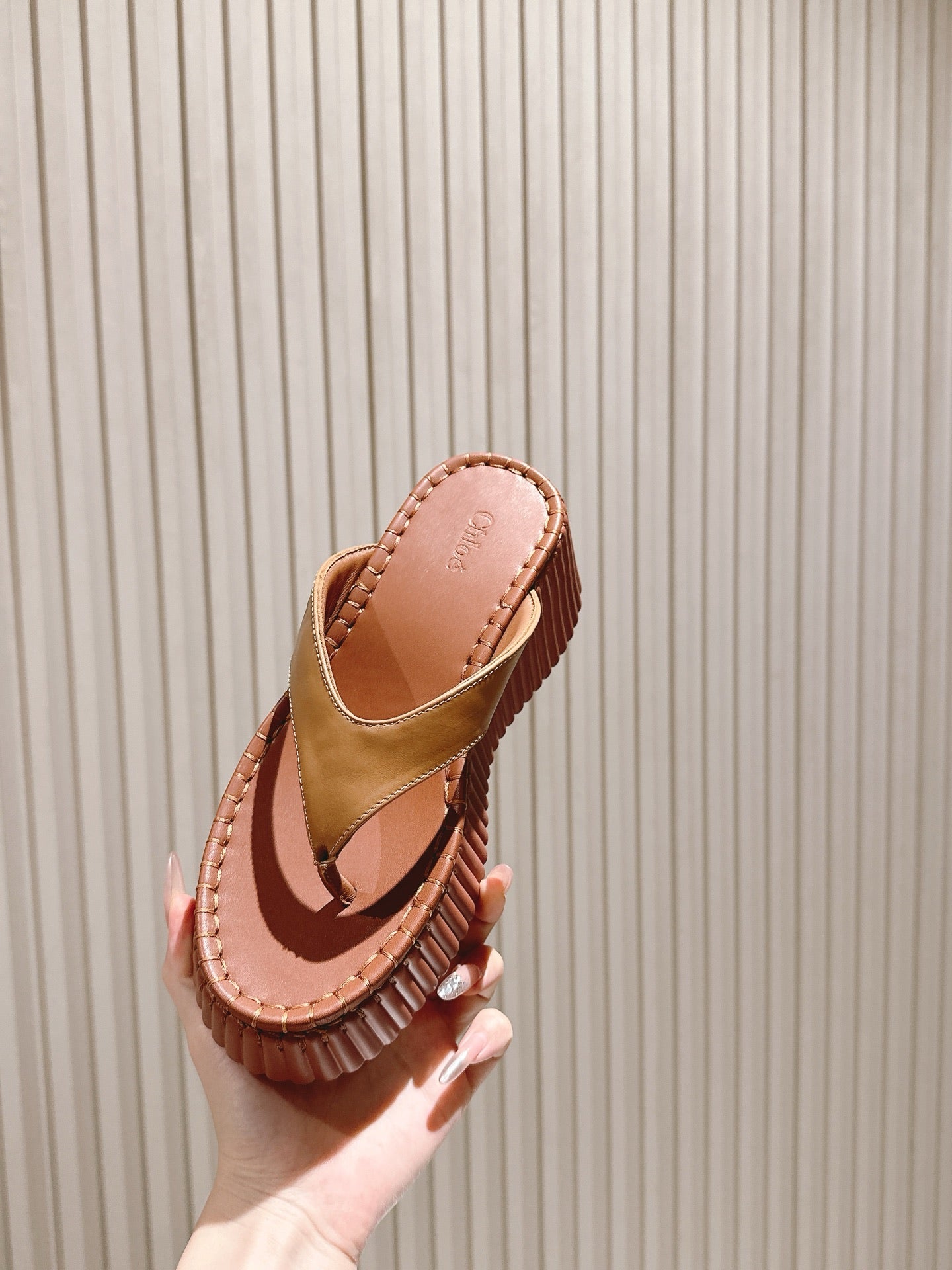 CHLOÉ 26S PLATFORM FLIP-FLOPS IN BROWN LAMBSKIN