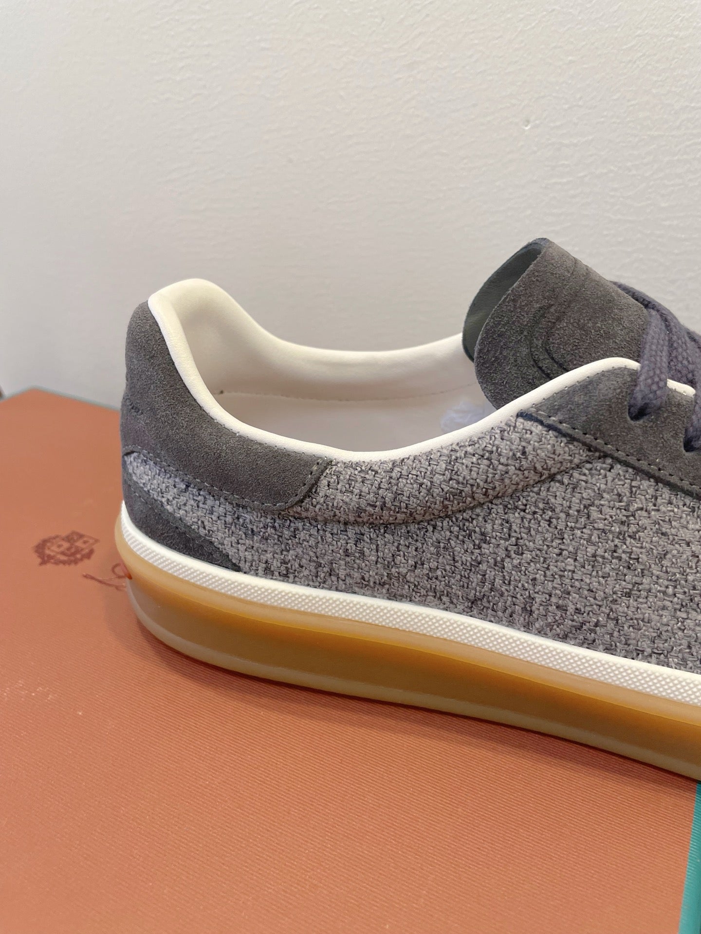 SNEAKERS IN DARK GREY SUEDE WITH CANVAS