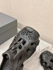 CUT-OUT MULES IN BLACK RUBBER