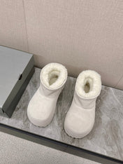 ALASKA BOOTIE IN WHITE SUEDE AND WOOL LINING