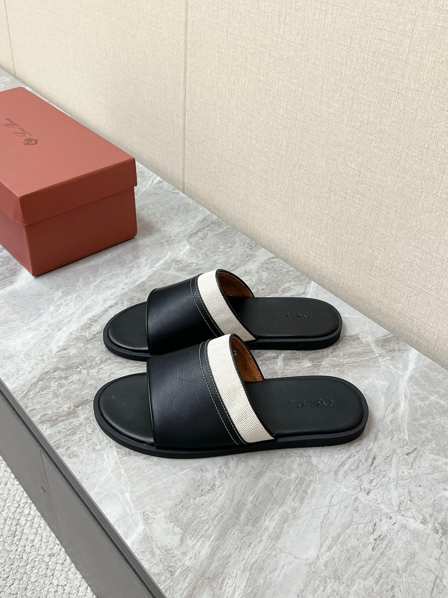 LP 26S SLIDES SANDAL IN BLACK CALFSKIN AND IVORY WHITE CANVAS