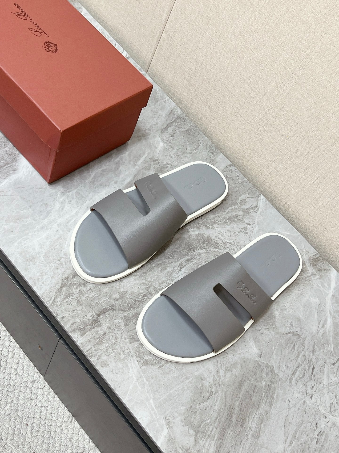 LP 26S CLASSIC H-CUT SLIDES IN GREY CALFSKIN