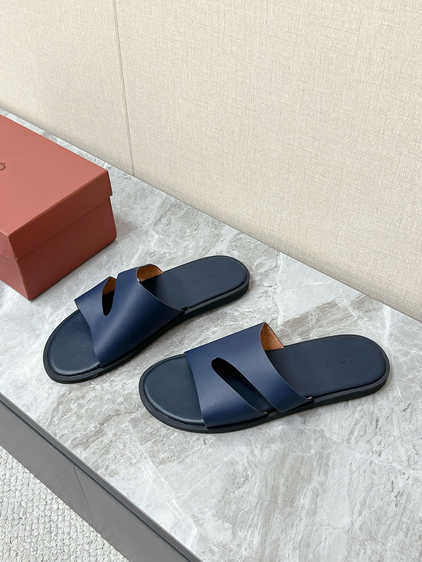 LP 26S CUTOUT SLIDES IN NAVY BLUE CALFSKIN