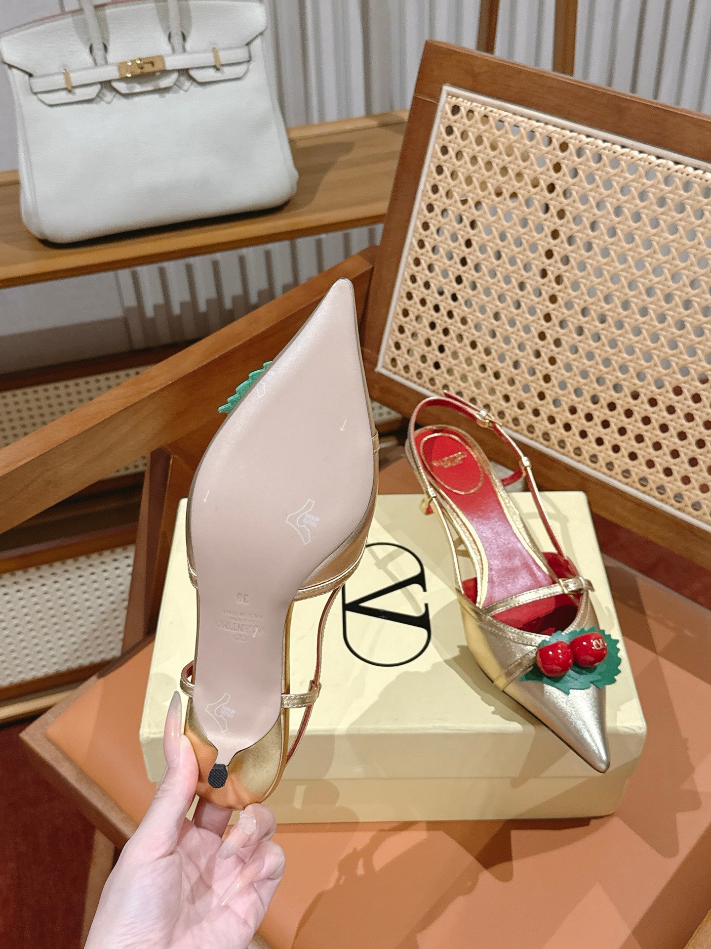 VALENTINO 26S SLINGBACKS 45 MM IN LIGHT GOLD CALFSKIN CHERRY DETAILS