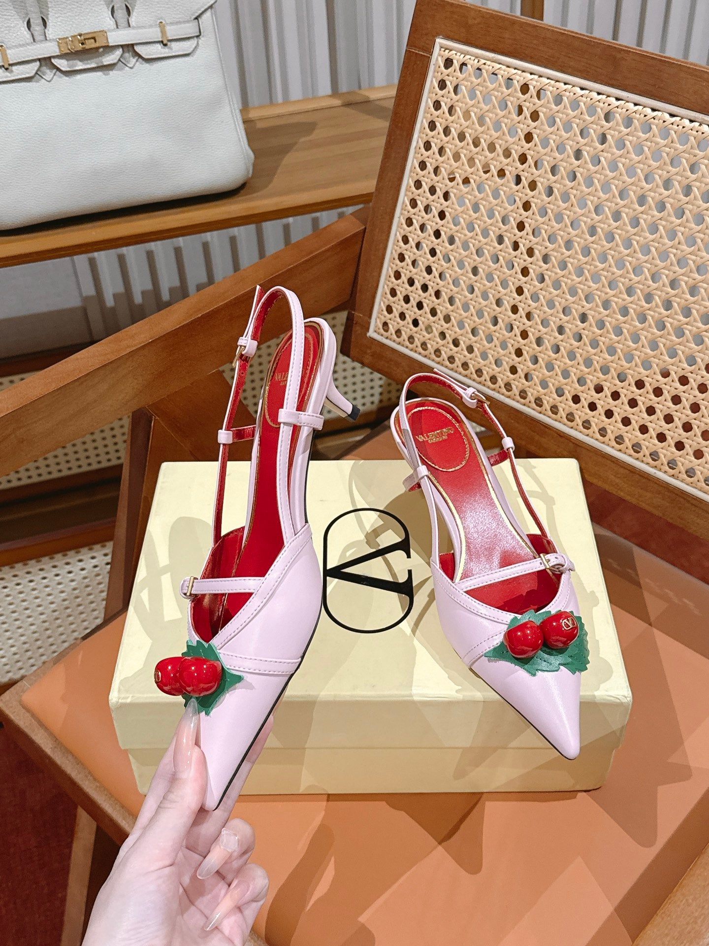 VALENTINO 26S SLINGBACKS 45 MM IN LIGHT PINK CALFSKIN CHERRY DETAILS
