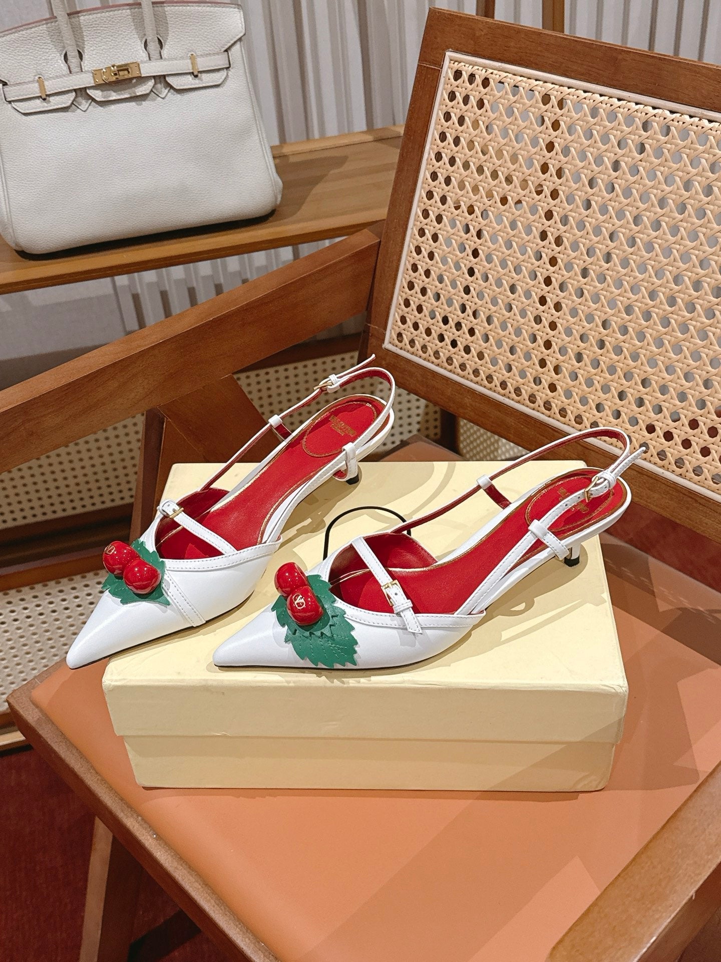 VALENTINO 26S SLINGBACKS 45 MM IN WHITE CALFSKIN CHERRY DETAILS