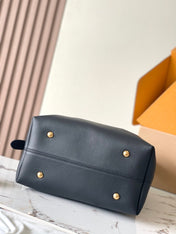 LOW KEY HOBO MM 35 IN BLACK SMOOTH CALFSKIN