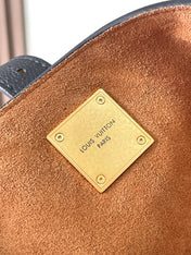 LOW KEY CABAS 47 IN BLACK GRAINED CALFSKIN GOLD BUCKLE