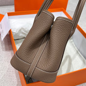 GARDEN PARTY 23CM IN DARK BROWN CALFSKIN