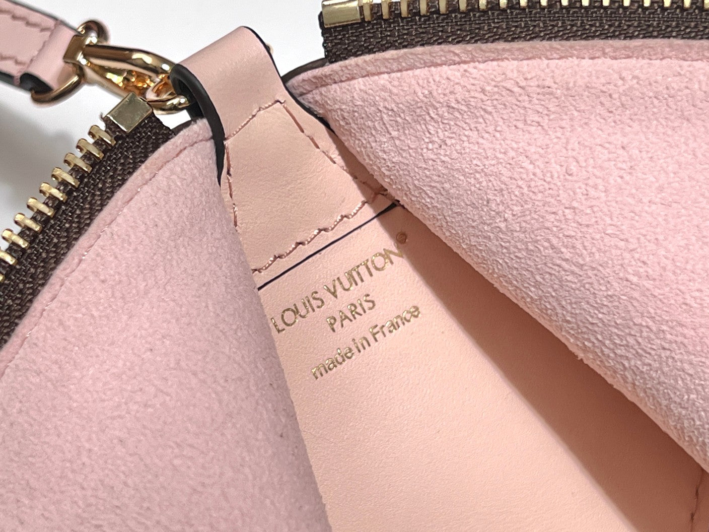 BLOOM POUCH 22 IN BROWN MONOGRAM CANVAS AND PASTEL PINK CALFSKIN SIDES