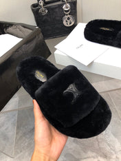 THICK-SOLED SLIPPER IN BLACK LAMB FUR