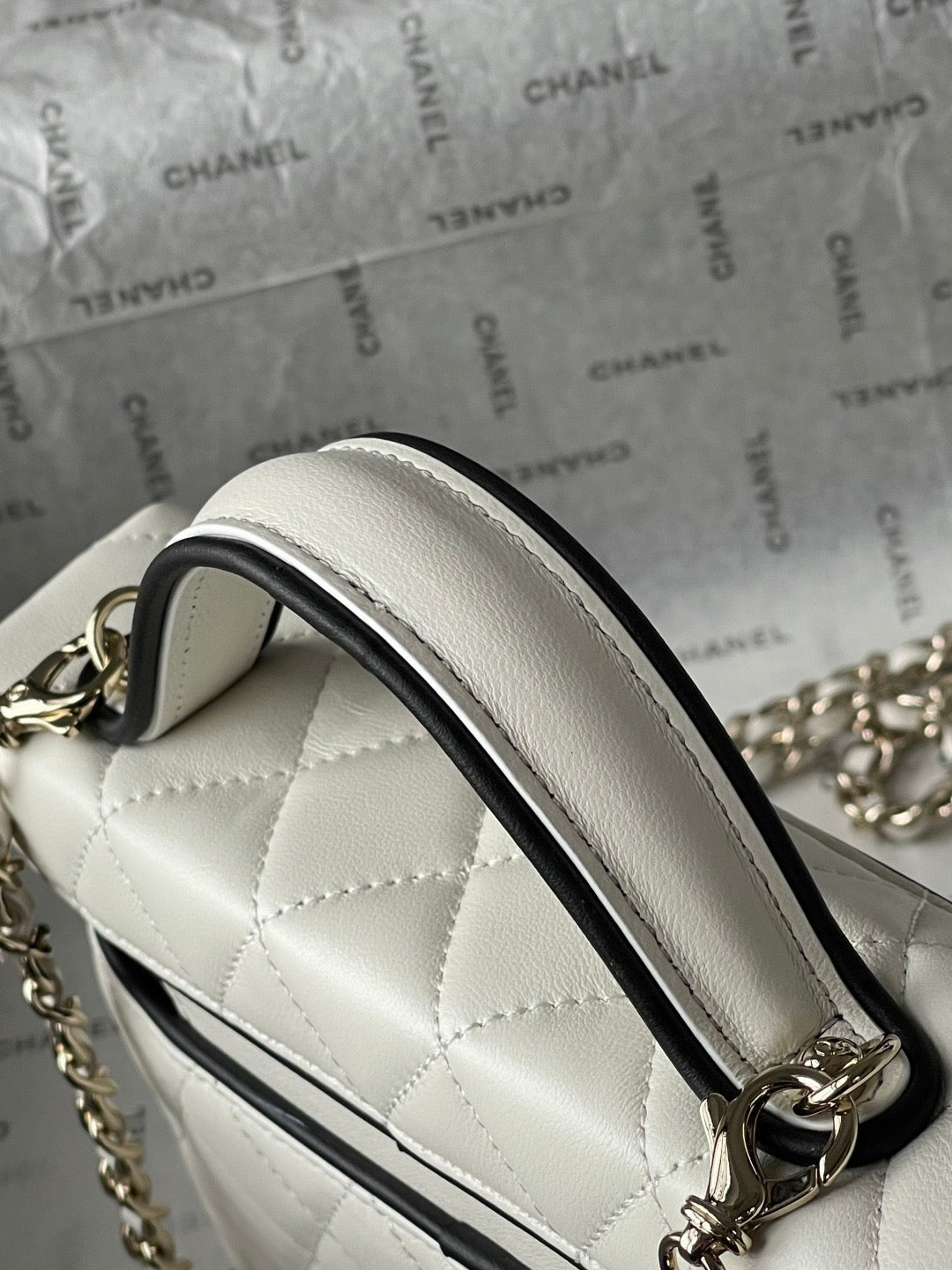 CHANEL 26S VANITY BAG 19 IN WHITE QUILTED LAMBSKIN SILVER HARDWARE