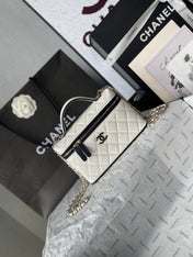 CHANEL 26S VANITY BAG 19 IN WHITE QUILTED LAMBSKIN SILVER HARDWARE
