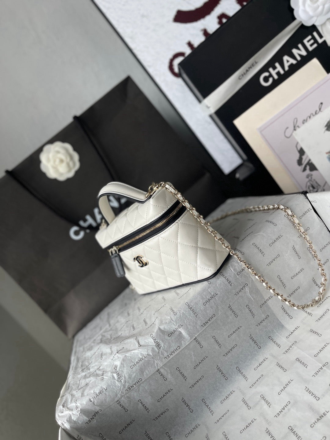CHANEL 26S VANITY BAG 19 IN WHITE QUILTED LAMBSKIN SILVER HARDWARE