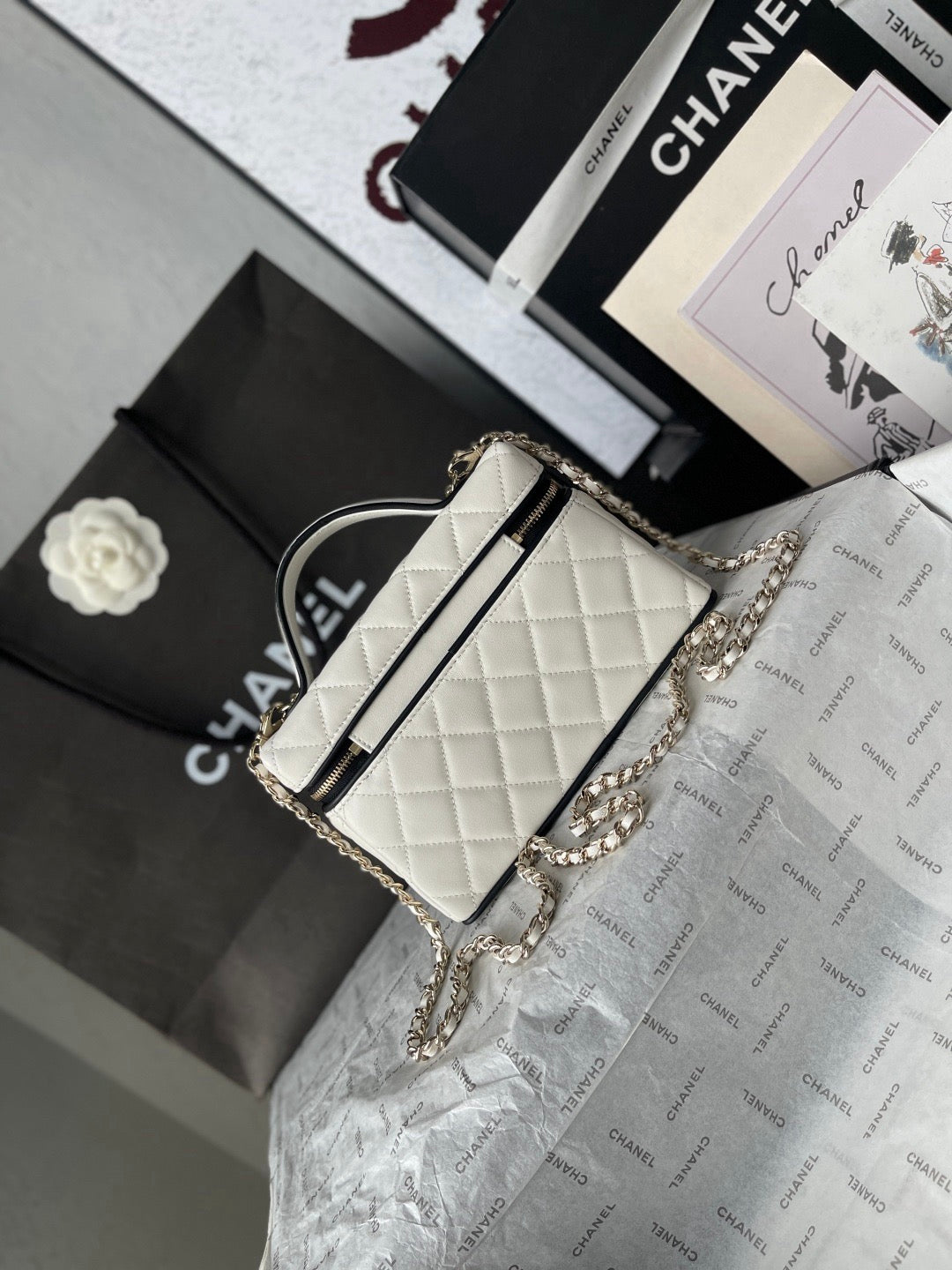 CHANEL 26S VANITY BAG 19 IN WHITE QUILTED LAMBSKIN SILVER HARDWARE