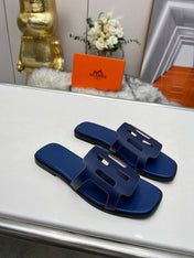 FLATFORM SANDAL NAVY CALFSKIN