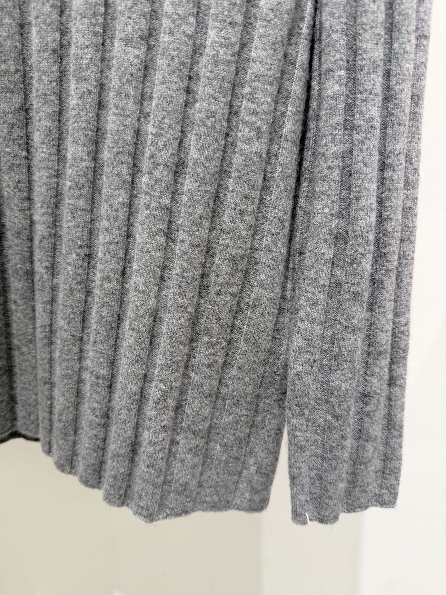 MIUMIU V-NECK SWEATER STYLE 761