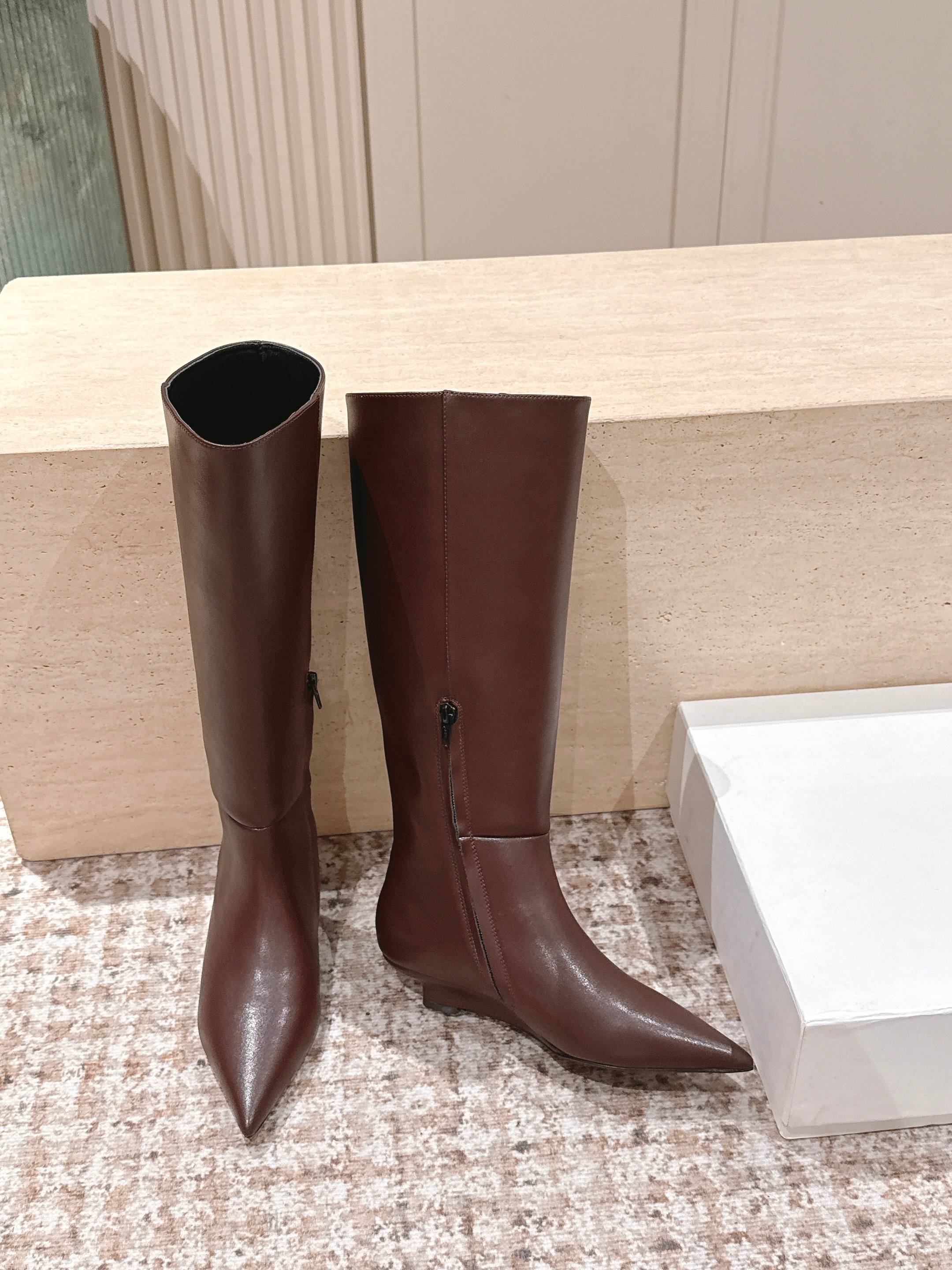 CELINE 26S HIGH-TOP BOOTS 55 MM IN BROWN CALFSKIN