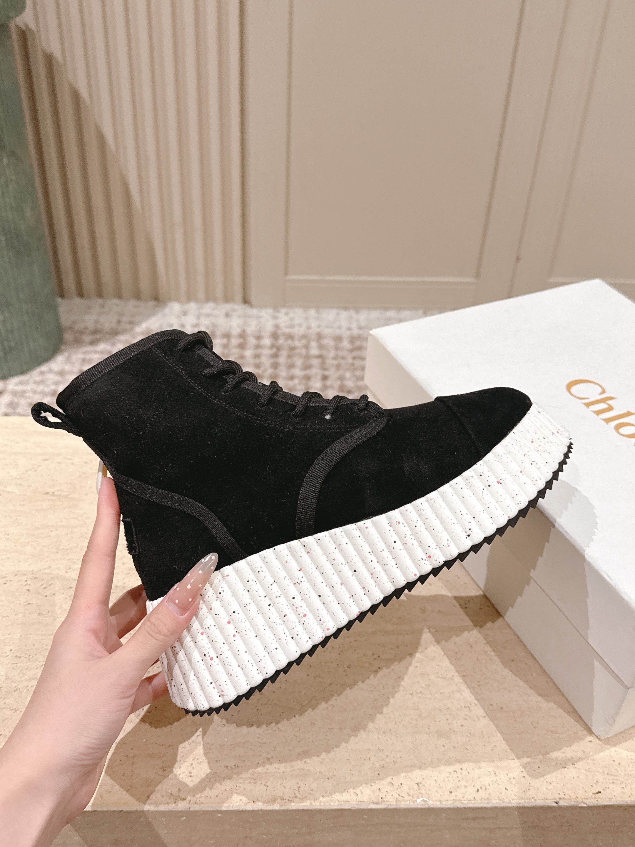 CHLOÉ 26S PLATFORM SOLE BOOTS 68 MM IN BLACK SUEDE