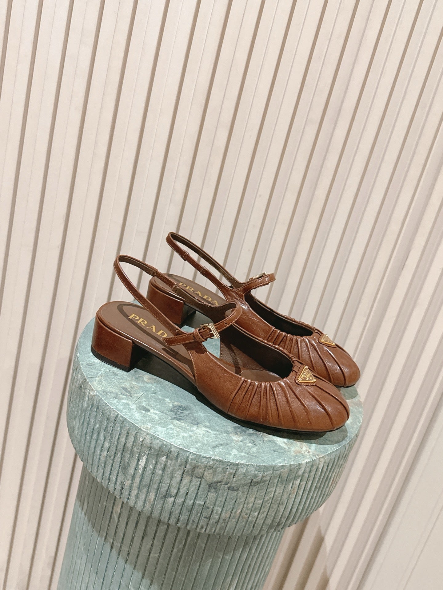 PRADA 26S SLINGBACK SANDALS 40MM IN CARAMEL BROWN CALFSKIN WITH LOGO
