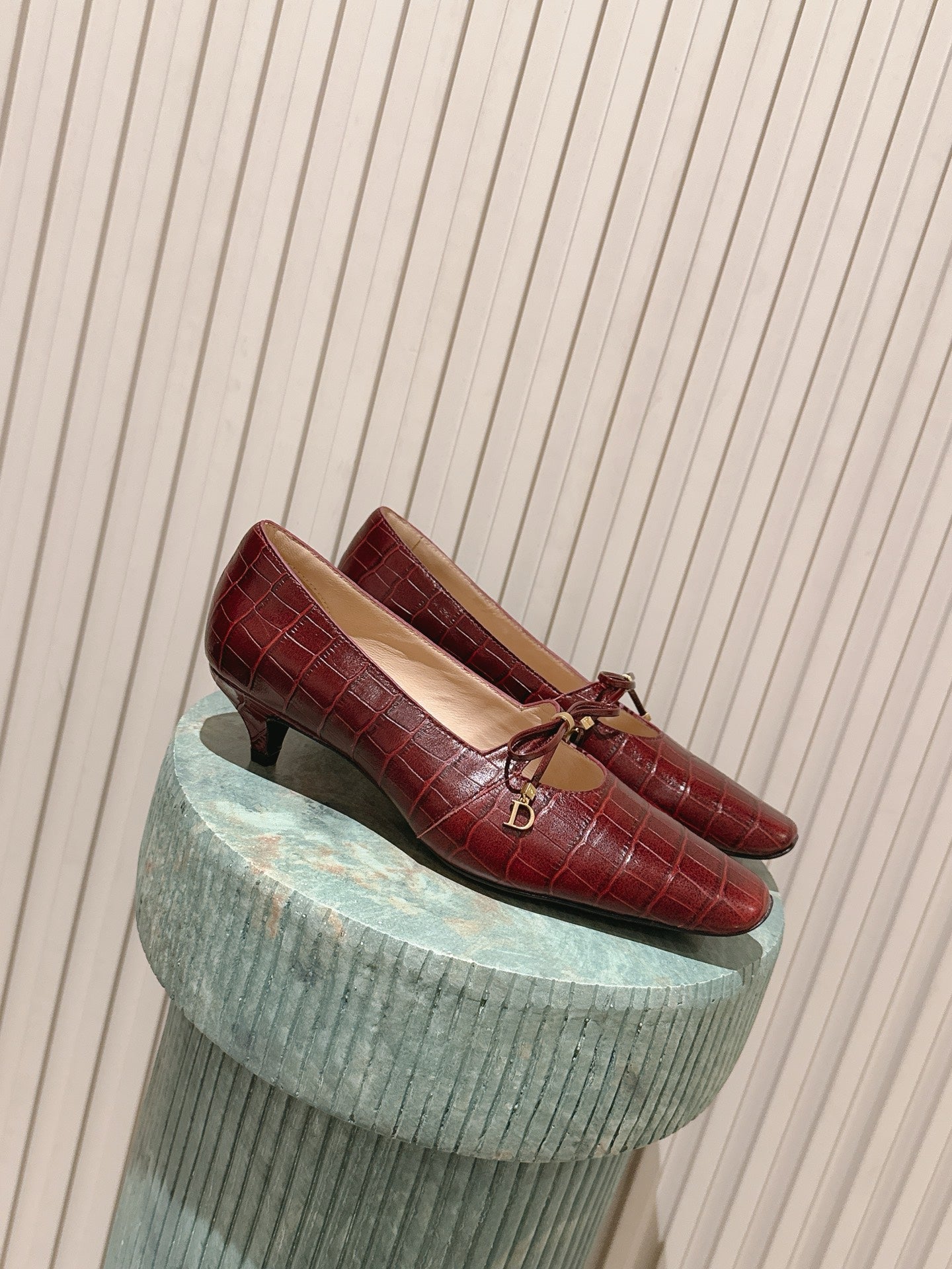 DIOR 26S MARY JANE KITTEN HEEL 40MM IN DARK RED CROCODILE EMBOSSED CALFSKIN