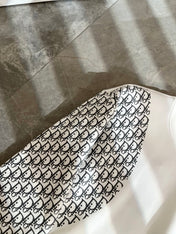 DIOR OBLIQUE CREWNECK SWEATSHIRTS IN WHITE AND BLACK