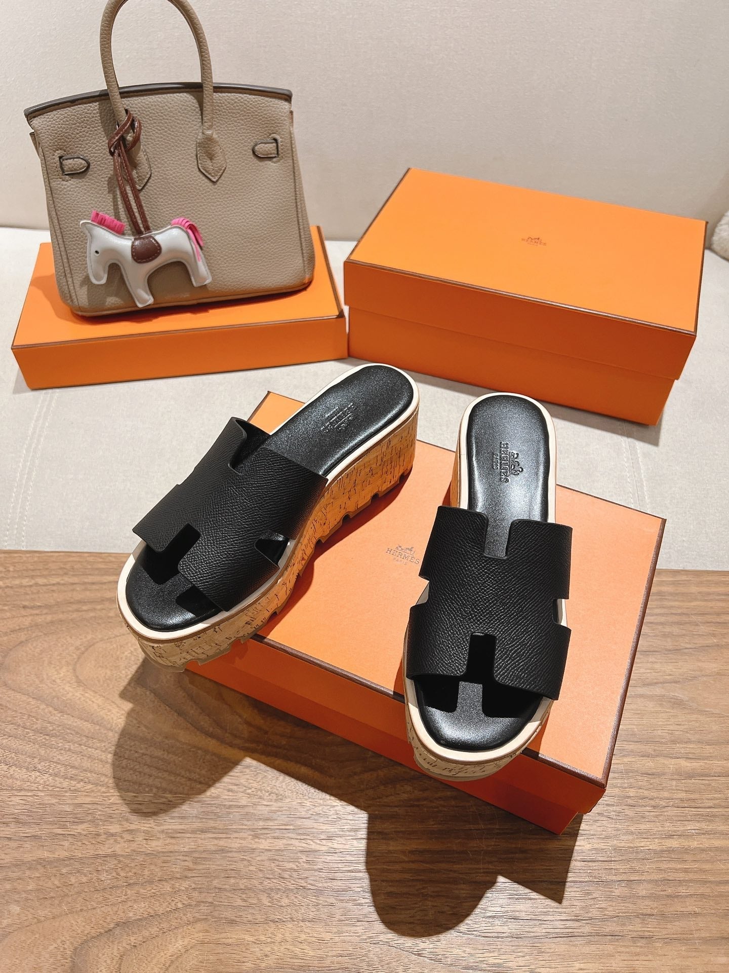 HM 25S HIGH WEDGE SANDALS IN BLACK LAMBSKIN STYLE 23