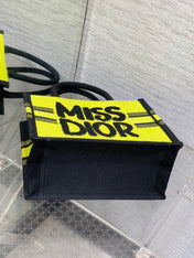 BOOK TOTE 26 IN COLORFUL CANVAS 226512