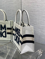 MEDIUM BOOK TOTE 36 IN WHITE MIX BLACK CANVAS 226504