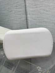 DIOR 26S MEDAILLON BUCKET BAG 26 IN WHITE CALFSKIN