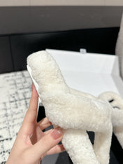 LW SHEARLING THONG SLIPPER IN WHITE