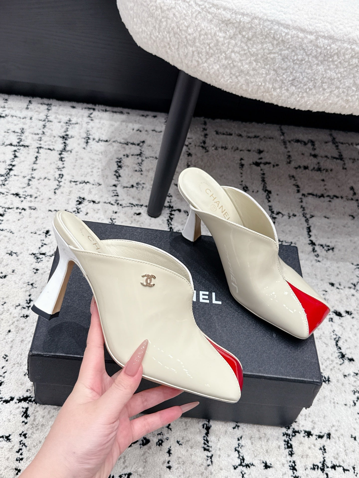 CHANEL 26S SQUARE-TOE HEELED MULES 95 MM IN CREAM WHITE MIX RED PATENT LAMBSKIN
