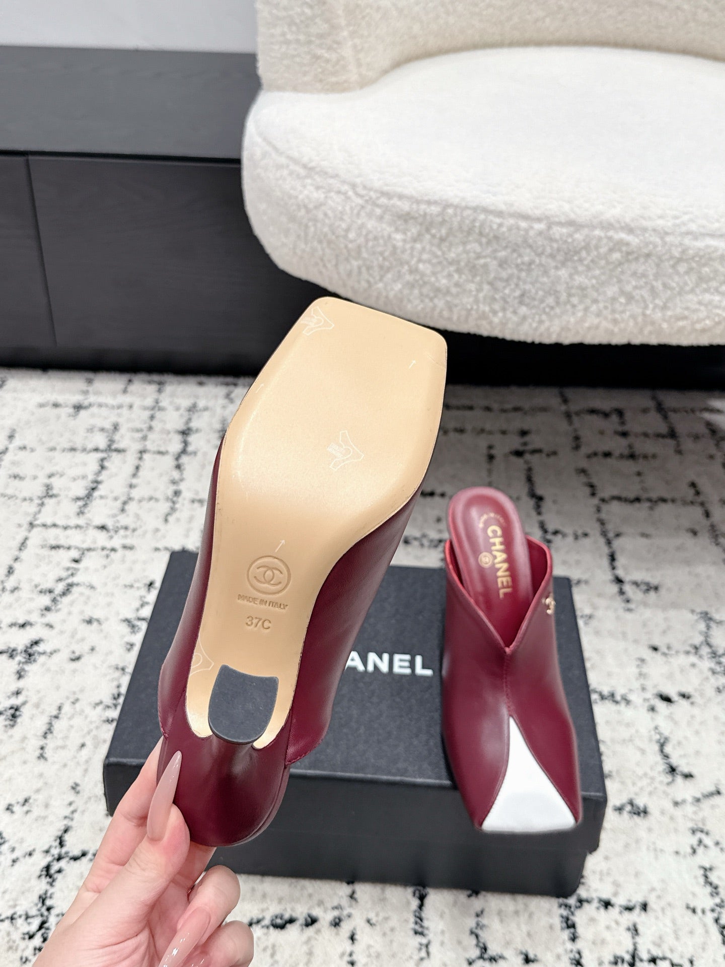 CHANEL 26S SQUARE-TOE HEELED MULES 95 MM IN RED MIX WHITE LAMBSKIN