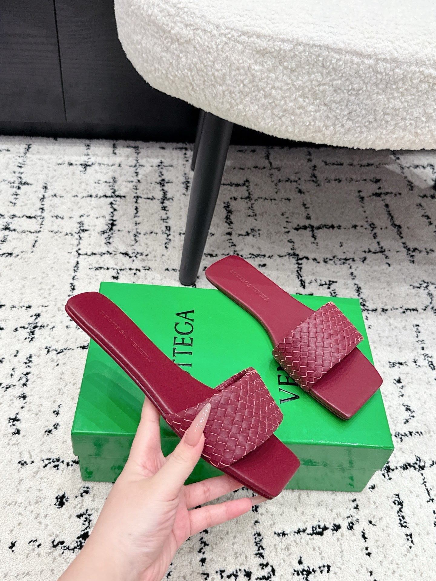BOTTEGA VENETA 26S SQUARE-TOE WOVEN-STRAP SANDALS IN RED LAMBSKIN