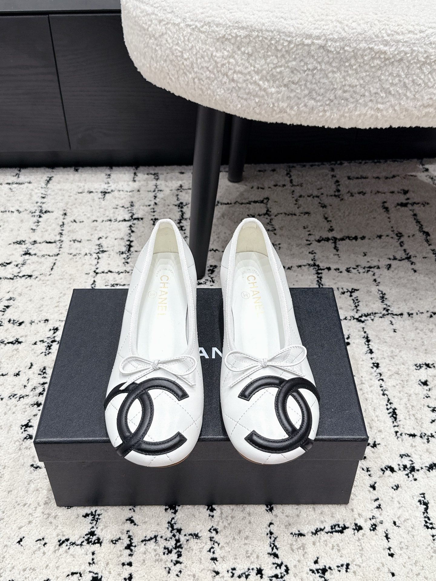 CHANEL 26S HIGH HEELS IN WHITE LAMBSKIN WITH BOW