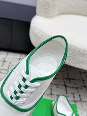 BOTTEGA VENETA 26S SNEAKERS IN WHITE AND GREEN CANVAS