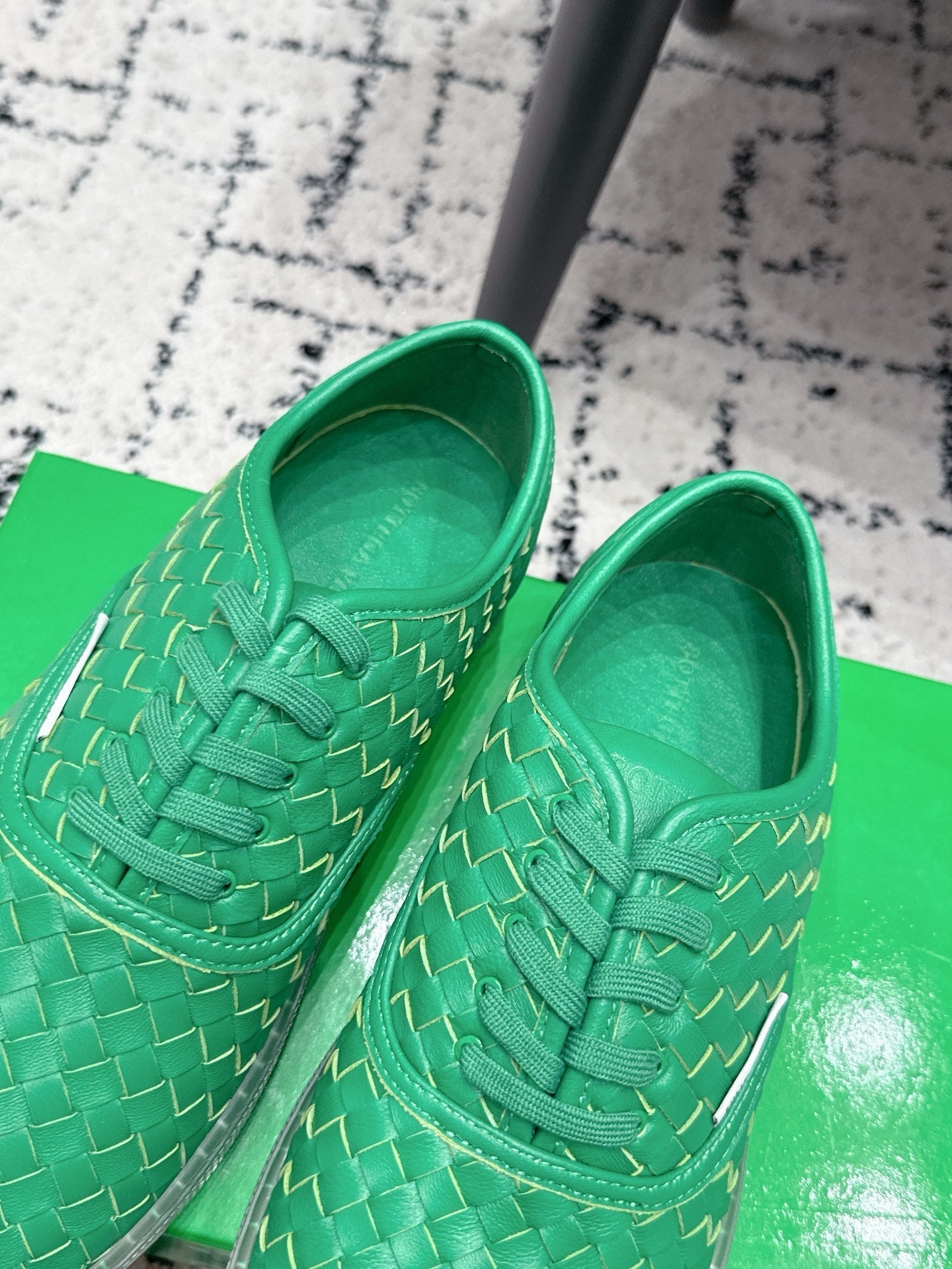 BOTTEGA VENETA 26S SNEAKERS IN GREEN WOVEN LAMBSKIN