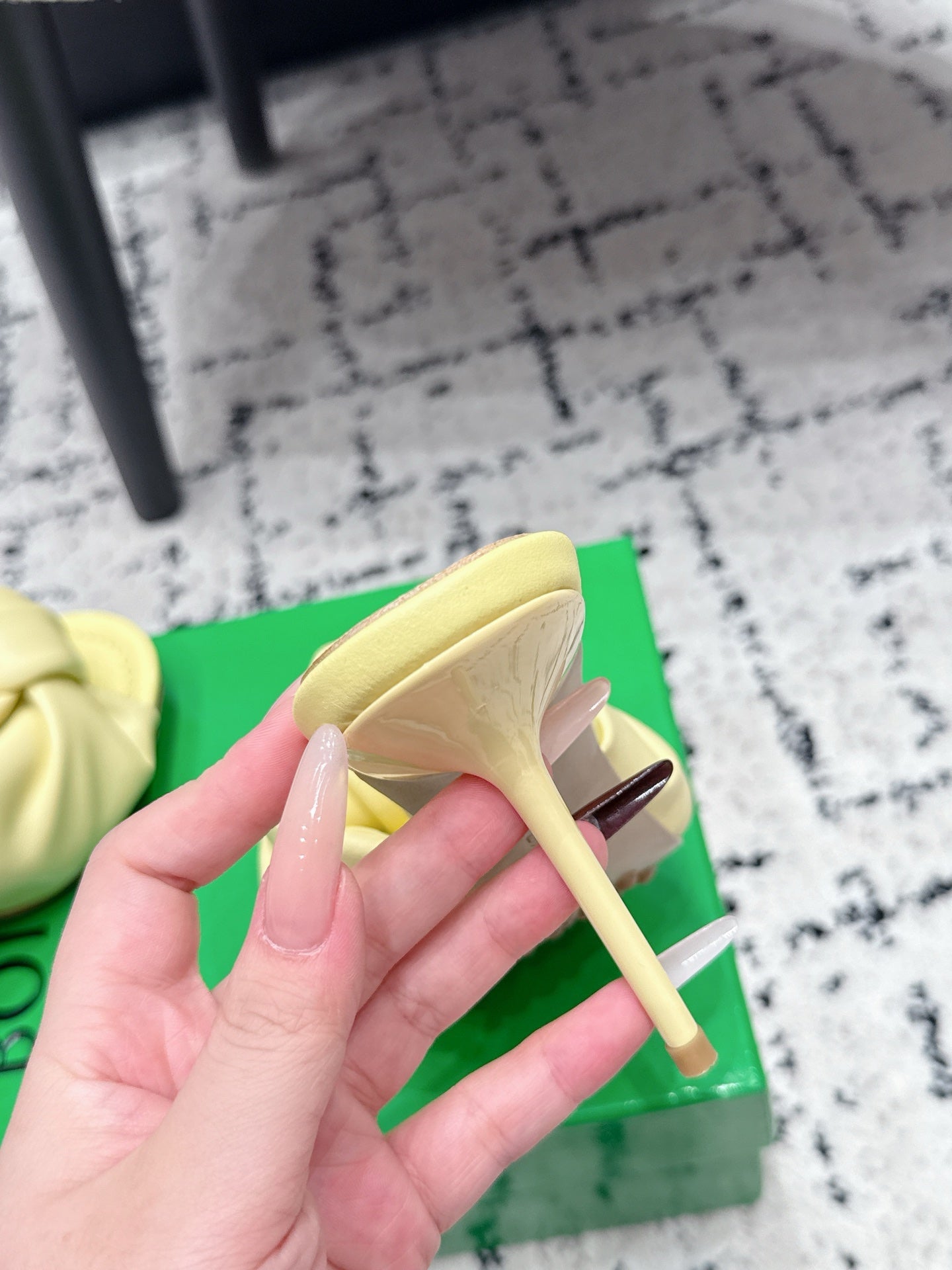 BOTTEGA VENETA 26S TWIST-STRAP HIGH-HEEL SANDALS 90 MM IN LIGHT YELLOW LAMBSKIN