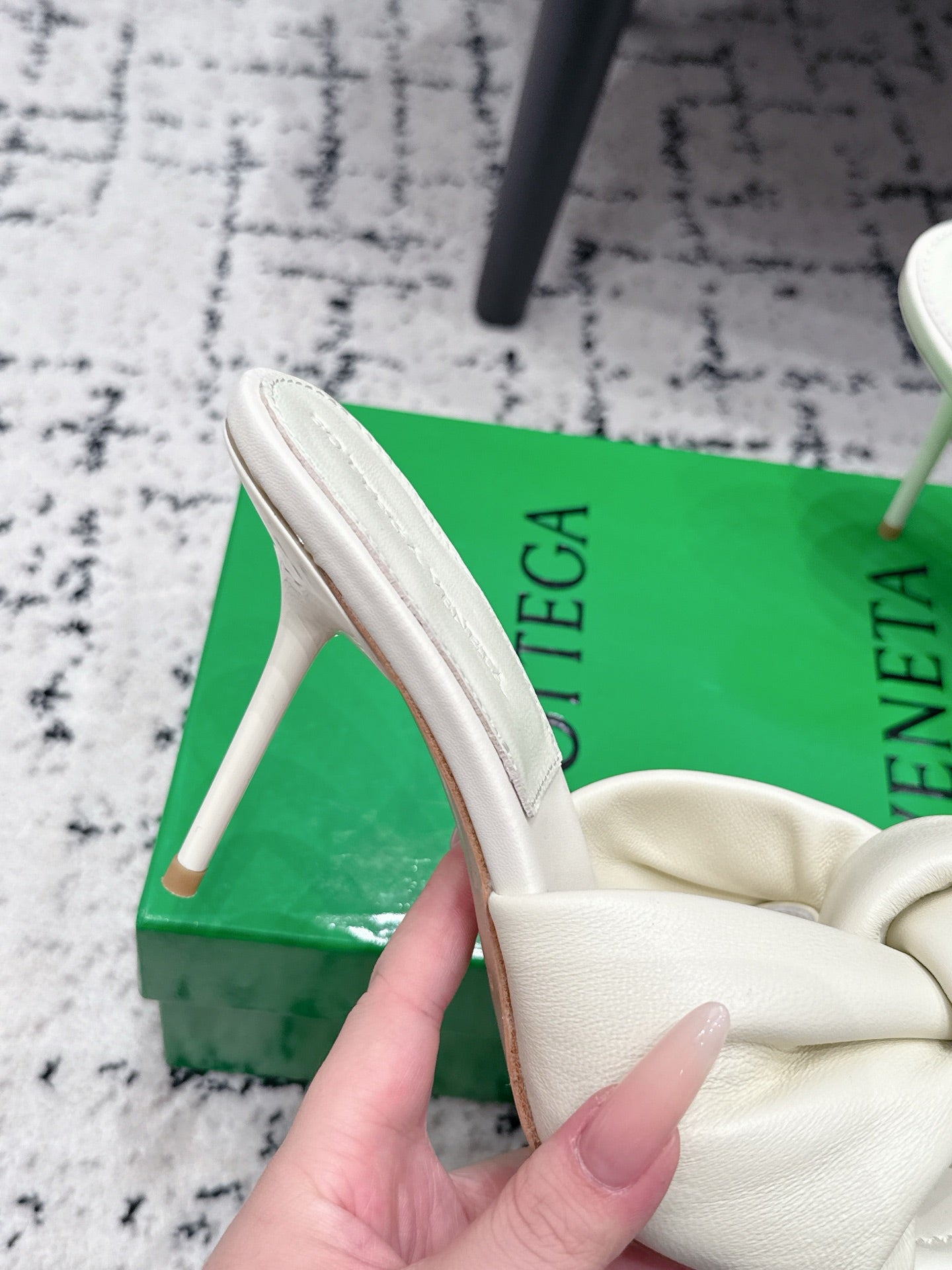BOTTEGA VENETA 26S TWIST-STRAP HIGH-HEEL SANDALS 90 MM IN WHITE LAMBSKIN