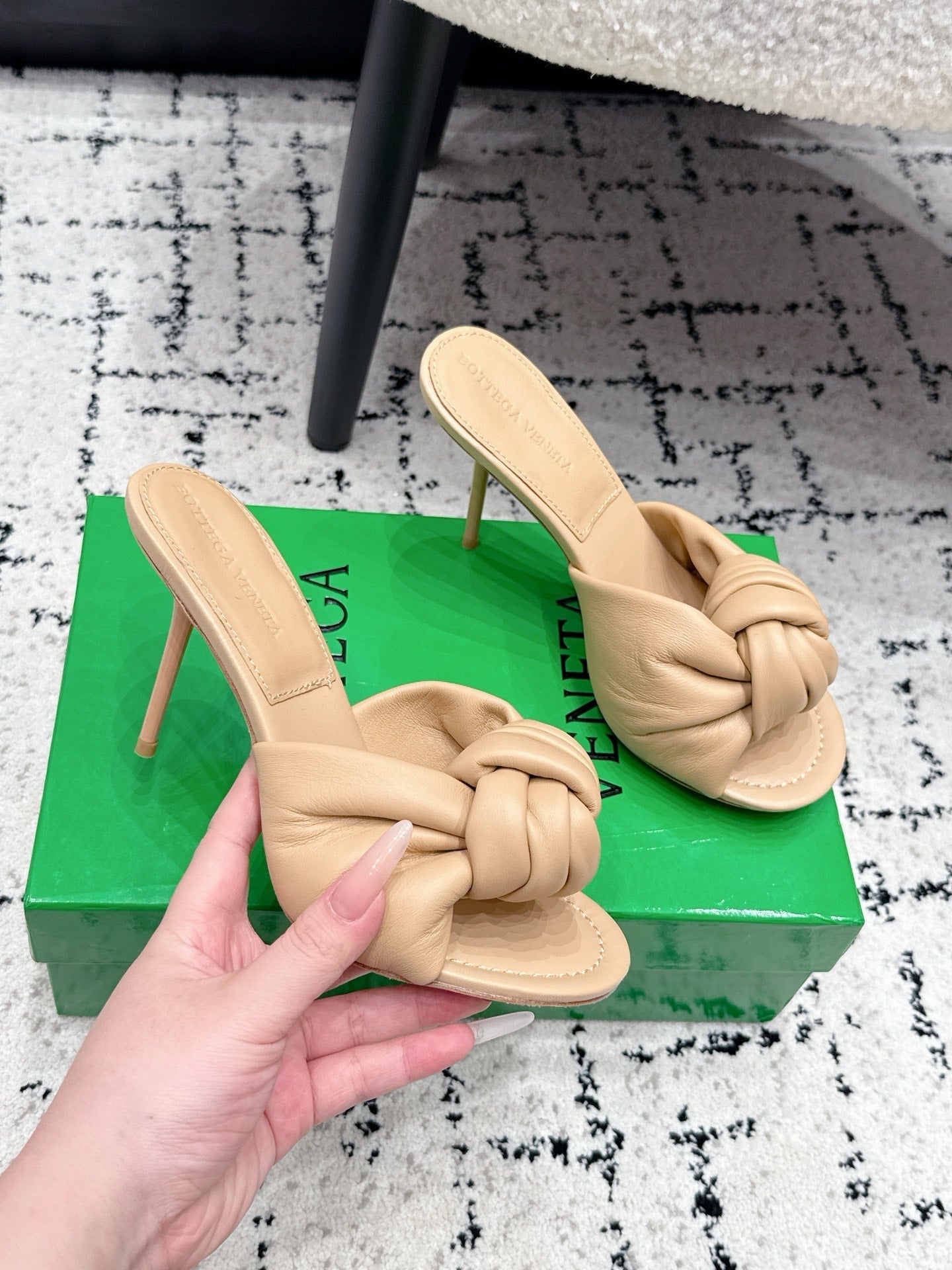 BOTTEGA VENETA 26S TWIST-STRAP HIGH-HEEL SANDALS 90 MM IN BEIGE LAMBSKIN
