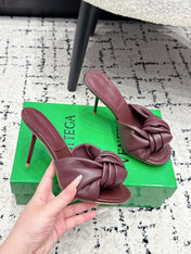 BOTTEGA VENETA 26S TWIST-STRAP HIGH-HEEL SANDALS 90 MM IN DARK RED LAMBSKIN