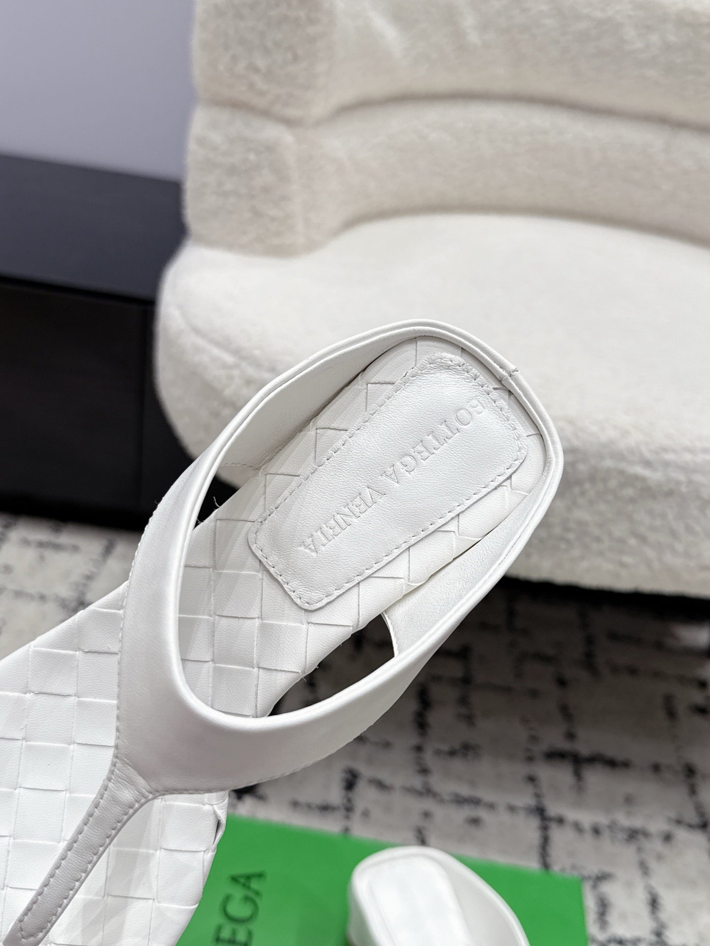 BOTTEGA VENETA 26S HIGH-HEEL THONG SANDALS 40 MM IN WHITE CALFSKIN