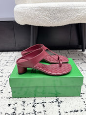 BOTTEGA VENETA 26S HIGH-HEEL THONG SANDALS 40 MM IN DARK RED CALFSKIN