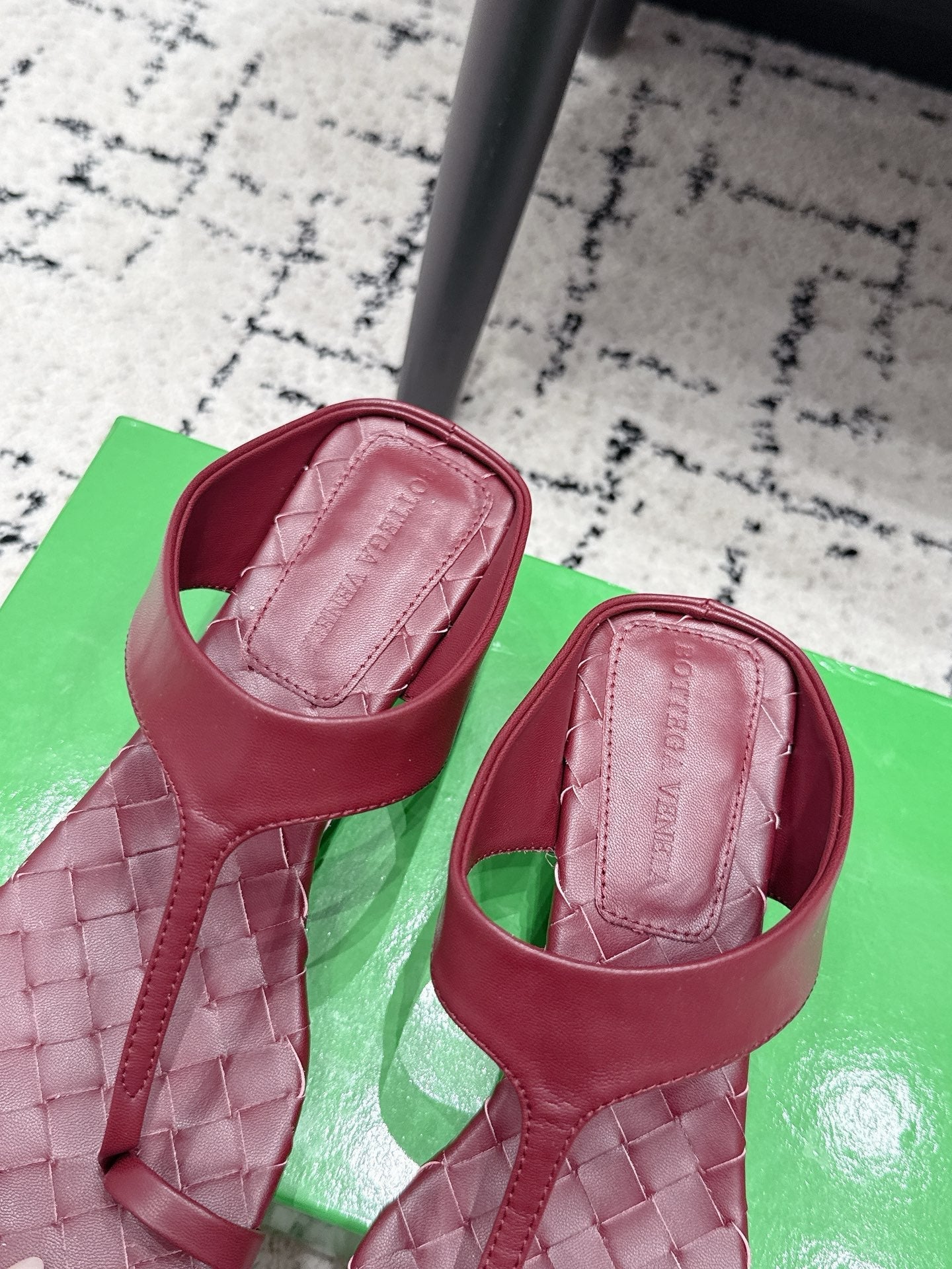 BOTTEGA VENETA 26S HIGH-HEEL THONG SANDALS 40 MM IN DARK RED CALFSKIN