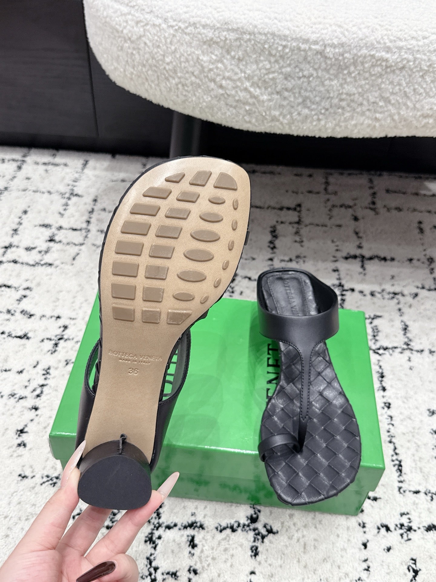 BOTTEGA VENETA 26S HIGH-HEEL THONG SANDALS 40 MM IN BLACK CALFSKIN