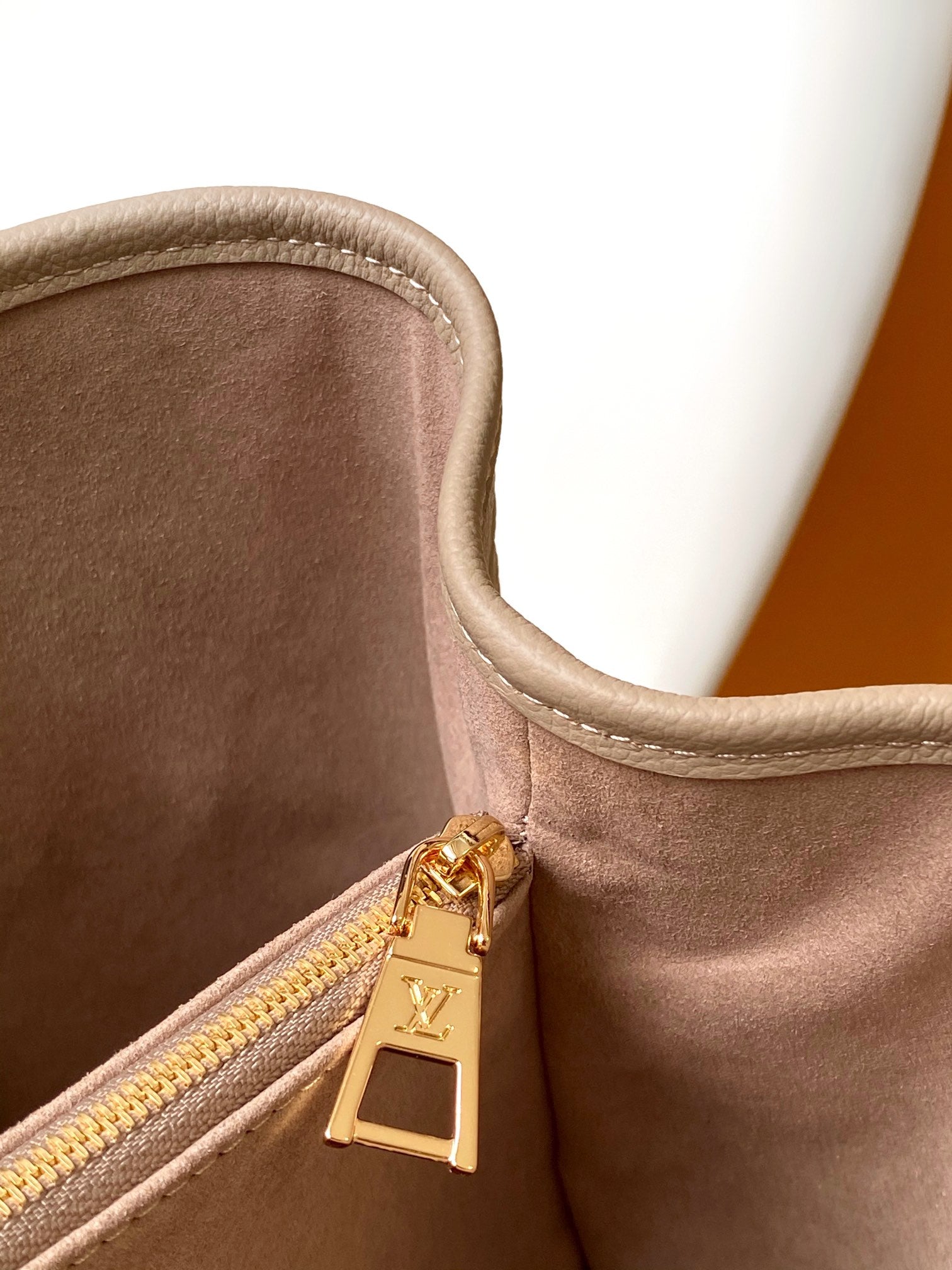 LV 25S BABYLONE TOTE BAG 32 IN TOURTERELLE GREY CALFSKIN GOLD HARDWARE