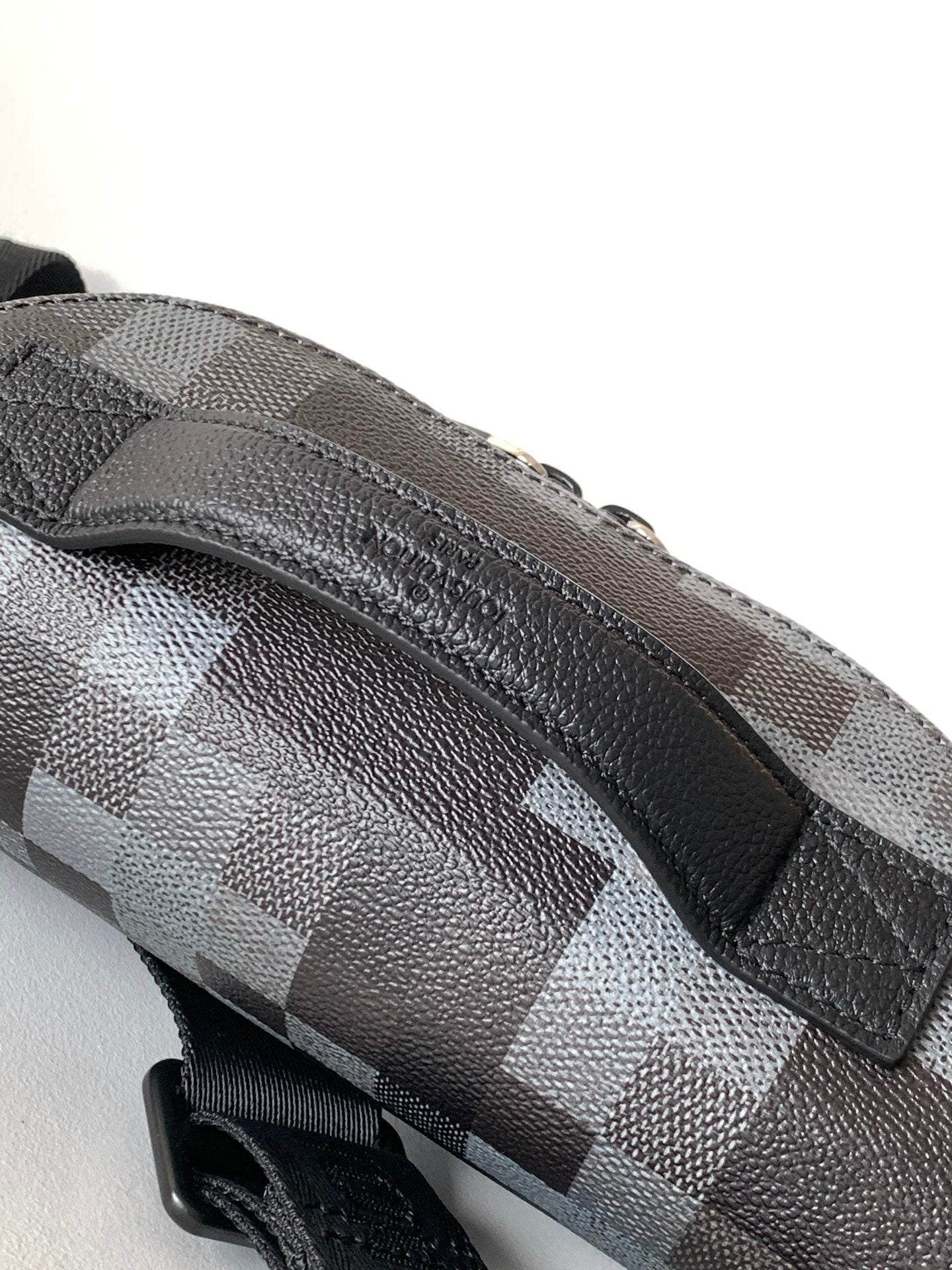 LV 25S ORIGINAL DYNAMIC BUMBAG 30 IN CANVAS DAMOFLAGE BLACK